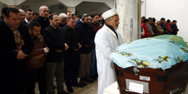 Okul servisinin altında kalarak ölen ana sınıfı öğrencisi toprağa verildi