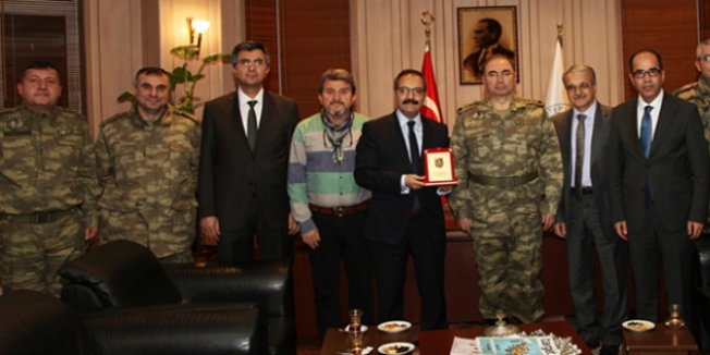 TSK'dan Gaziantep Üniversitesine plaket