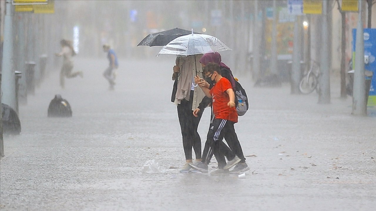 Meteorolojiden bu gece için uyarı! Kuvvetli yağış ve fırtına bekleniyor…