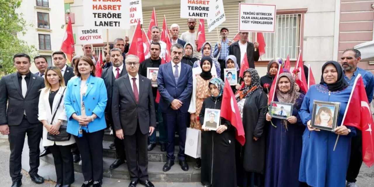 Bakan Tekin'den Diyarbakır annelerine ziyaret