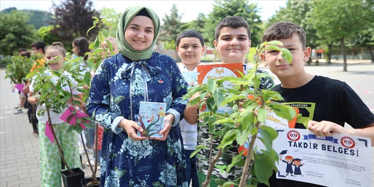 Öğretmenden Öğrencilerine Anlamlı Mezuniyet Hediyesi