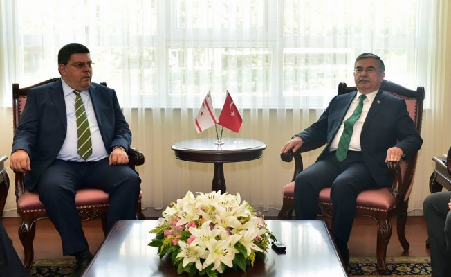 Bakan İsmet Yılmaz, KKTC Millî Eğitim Bakanı Berova ile bir araya geldi