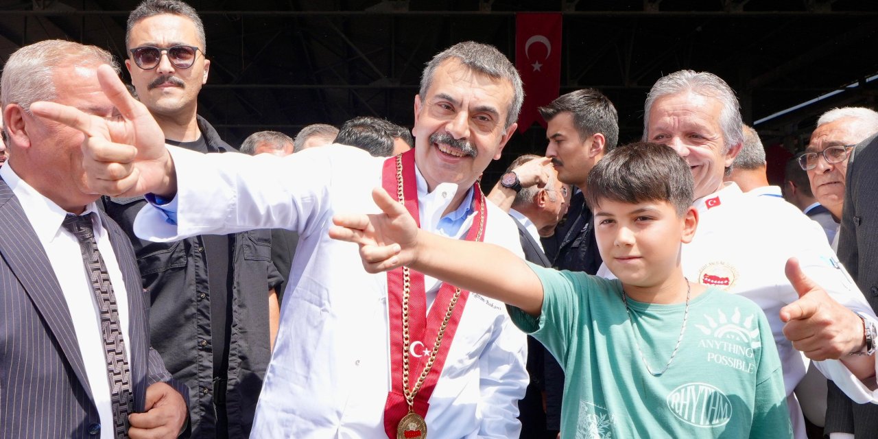 Milli Eğitim Bakanı Yusuf Tekin’den Yusuf Dikeç Pozu