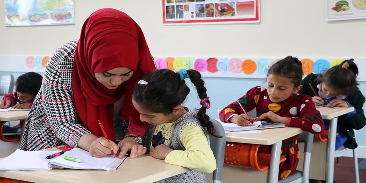 Artık öğretmenlerin saygınlığı tartışılacak!