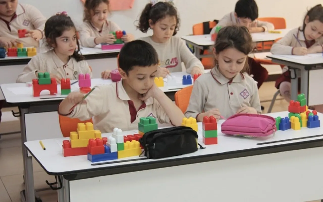 1. Sınıf ve Anaokulu Öğrencileri İçin Okul Zili Erken Çalıyor: Okul Kapıları 1 Eylül'de Açılıyor!
