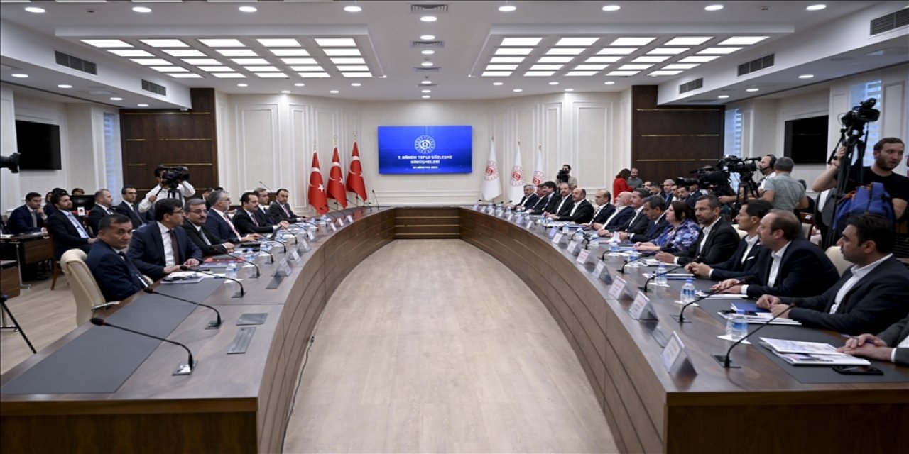 Toplu Sözleşme Görüşmelerinde En Düşük Memur Maaşı, Kamu İşçisinin Altında Kalmamalıdır