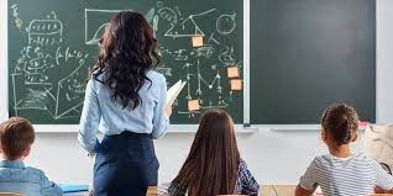 O Öğretmenlerin Görüntüleri Yüzünden MEB'den Sert Uyarı Geldi!