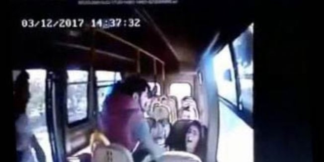 Üniversiteli kızı minibüsten kaçırdılar