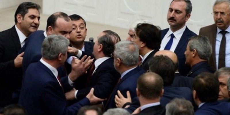 Meclis'te vekiller arasında tartışma