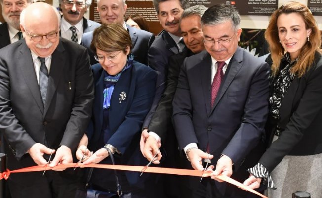 Bakan Yılmaz, "Mirasın Rengi ve Kokusu: Çiğdem ve Nevruz" sergisinin açılışına katıldı