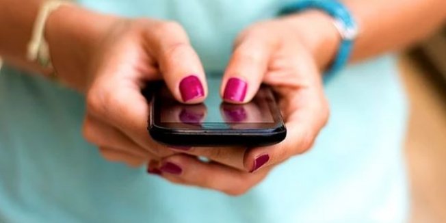 Kadın Öğretmen Erkek Öğrencisine Müstehcen İçerikli Mesaj ve Fotoğraflarını Gönderdi!