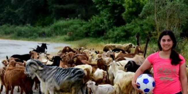 Liseli çoban kızın hedefi, futbolcu olmak