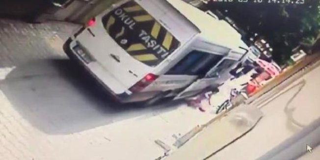 Servisten inerken ayağı takılan öğrenci ölümden döndü