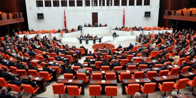 İstifa eden 4 bürokrat, AK Parti'nin aday listesinde