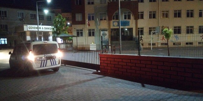 Batman'da iki kız öğrenci okulda mahsur kaldı
