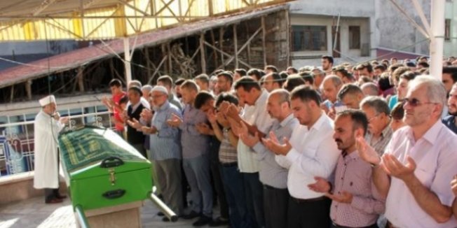 YKS sonrası gölette boğulan genç toprağa verildi