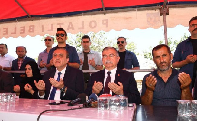 Bakan Yılmaz, Eylül´ün ailesine taziye ziyaretinde bulundu