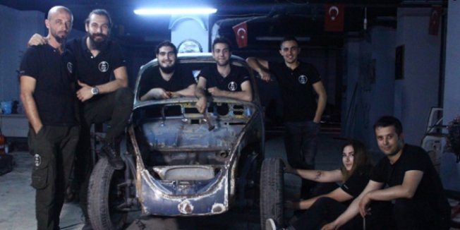 Üniversite öğrencileri, klasik arabalara hayat veriyor