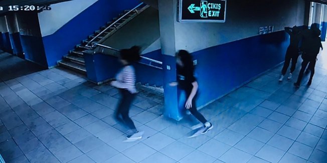 Okul basan 9 öğrencinin görüntüleri kamerada