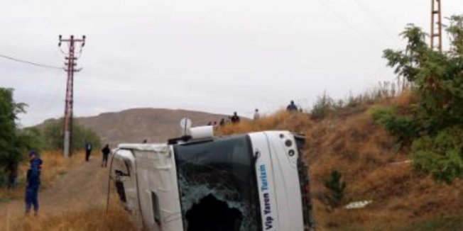 Çankırı'da öğrenci servisi şarampole devrildi: 20 yaralı