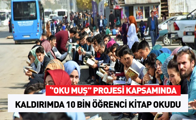 Muş'ta 10 bin öğrenci kaldırımda kitap okudu