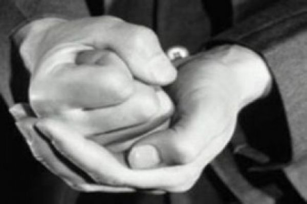 Müdürün öğrencinin parmaklarını kırdığı iddiası