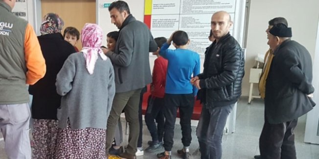 25 öğrenci zehirlenme şüphesiyle hastaneye kaldırıldı