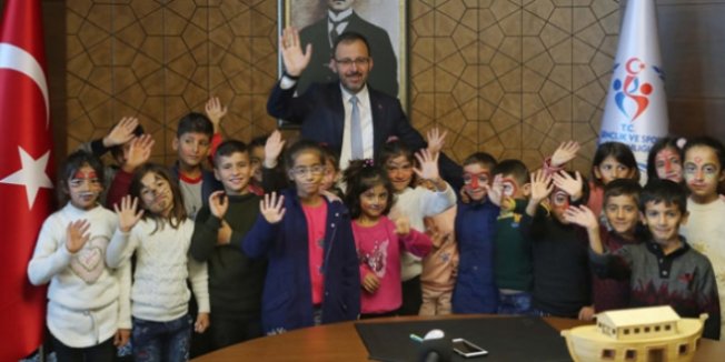 Bakan Kasapoğlu, Şırnaklı öğrencilerin hayalini gerçekleştirdi