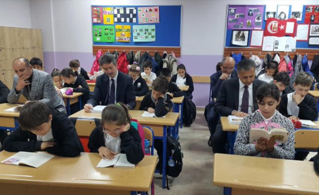 İstanbul'da ilk zil kitap kurtları için çaldı