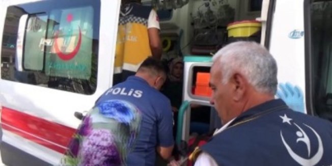 Öğrenci servisi ile otomobil çarpıştı: 4 yaralı
