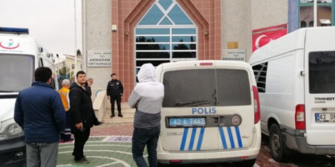 Özel okulun merdiven boşluğuna düşen kadın öldü