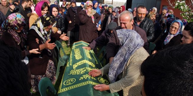 Kazada ölen lise öğrencisi toprağa verildi