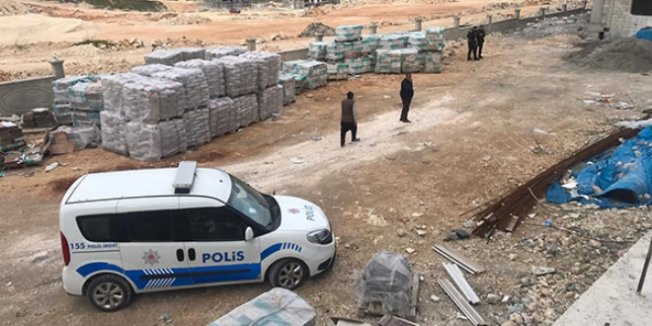 İki lise öğrencisi el ele tutuşup ikinci kattan atladı!