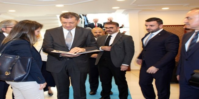 MEB Bakanına Öğrenci Sürprizi