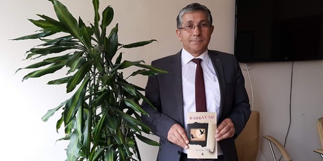 Defterdar, 9 kitap yazdı