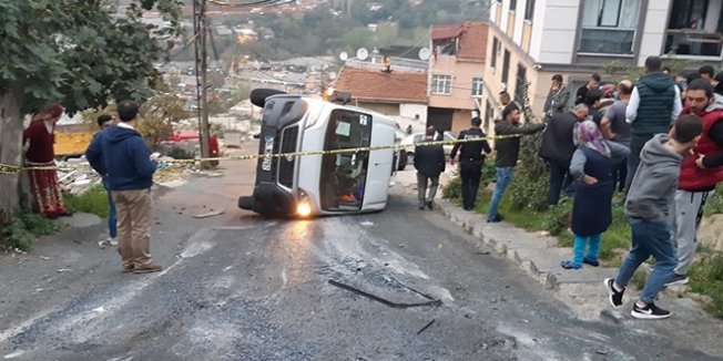 Eyüpsultan'da öğrenci servisi devrildi: 7 yaralı