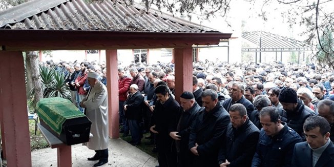 Otomobilin çarptığı lise öğrencisi toprağa verildi