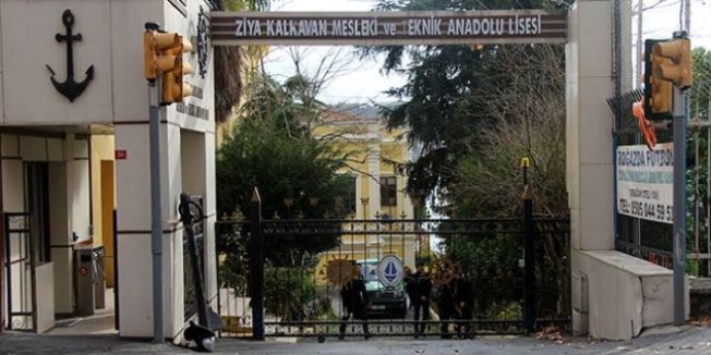 Denizcilik eğitim verilen lisenin iskelesinde ceset şoku