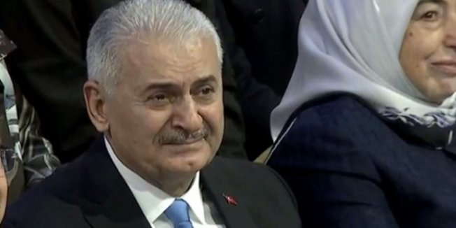 Binali Yıldırım okul açılışında gözyaşlarını tutamadı!