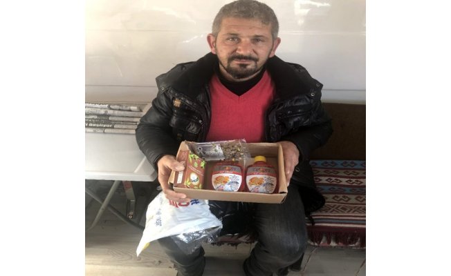 350 liralık cep telefon sipariş etti, paketi açınca şaşkına döndü