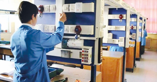 Tatilde Öğrencilerin işletmelerde Mesleki Eğitimde ücretli izinli sayılmalarına dair resmi yazı