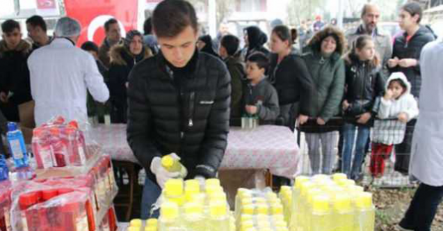 1 liralık kolonya kuyruğu