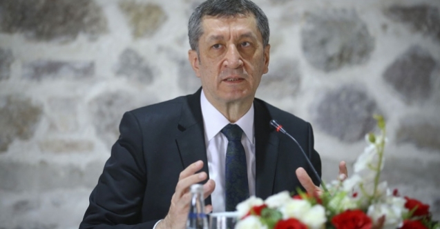 Bakan Selçuk'tan gençlere uyarı