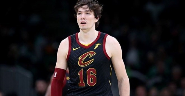 Cedi Osman'dan "evde kal" çağrısına uyan 5 kişiye imzalı milli forma