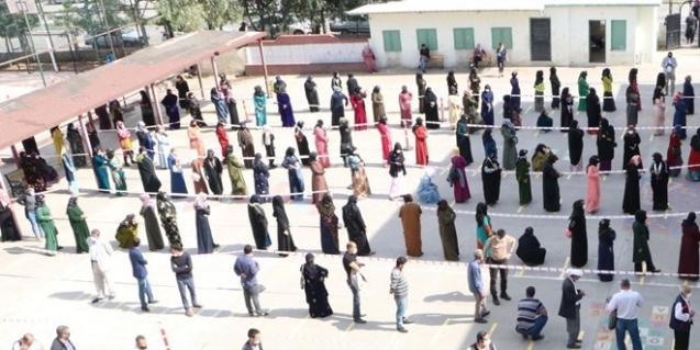 PTT'den okul bahçesinde örnek yardım dağıtımı