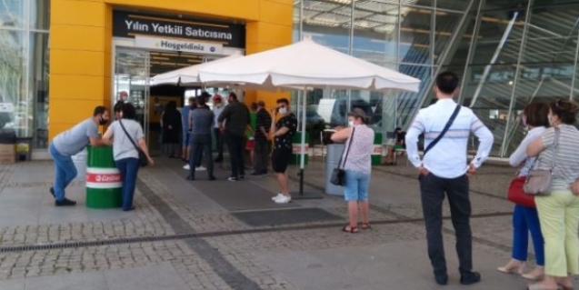 Sıfır otomobil almak için kuyruğa girdiler