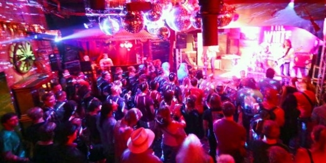 Korona bulaştırma partisi...