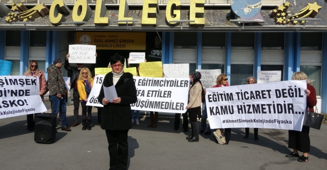 Maaşlarını alamayan öğretmenler istifa etti, veliler eylem yaptı