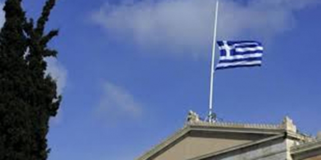 Yunanistan'dan #Ayasofya tepkisi: Bayraklar yarıya indirildi