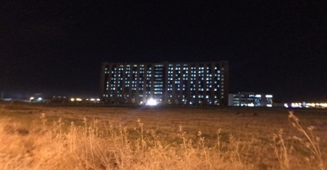 Pandemi hastanesinin ışıkları vaka durumunu ortaya koydu